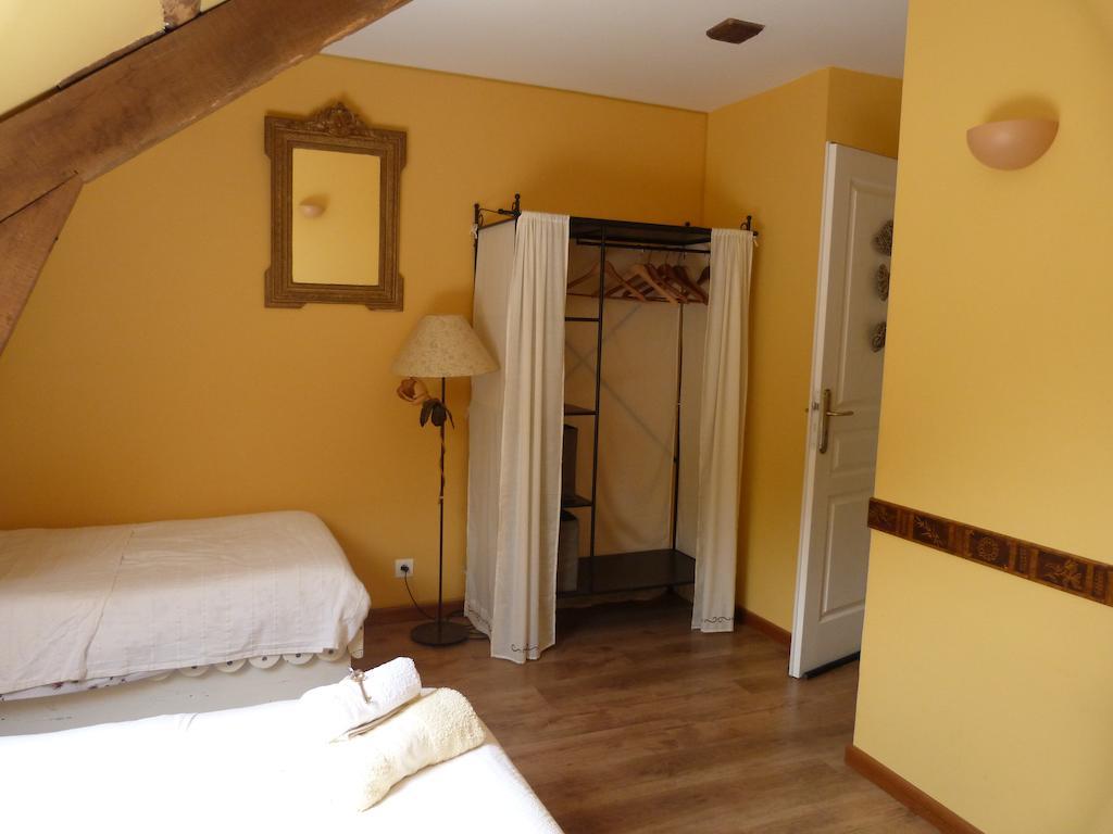 Maison D'Hotes Les 3 Baudets Issor Room photo